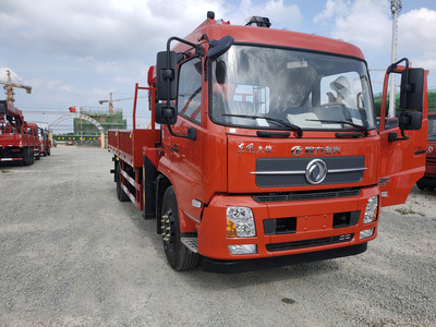 東風(fēng)天錦單橋8噸三一隨車吊 高效作業(yè)的多功能利器