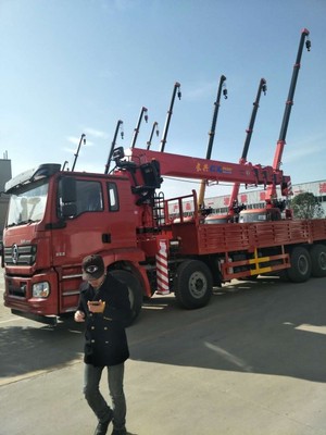 隨州陜汽德龍前四后八隨車吊 包上戶、可按揭的工程運(yùn)輸利器