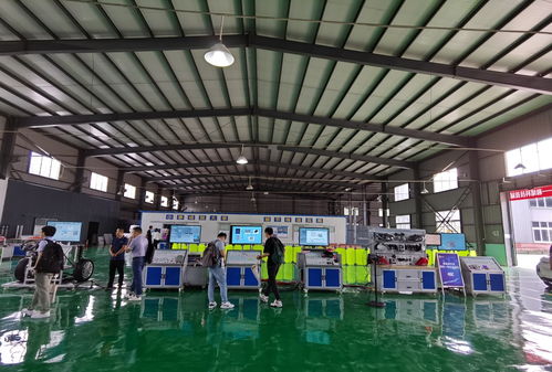 經(jīng)銷商伙伴實地參觀和緒科技智能網(wǎng)聯(lián) 新能源汽車研發(fā)設(shè)備并交流