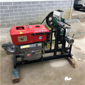 溫州鹿城食品膨化機(jī)械創(chuàng)新 聚焦新型麻辣條機(jī)與汽輪機(jī)研發(fā)銷(xiāo)售